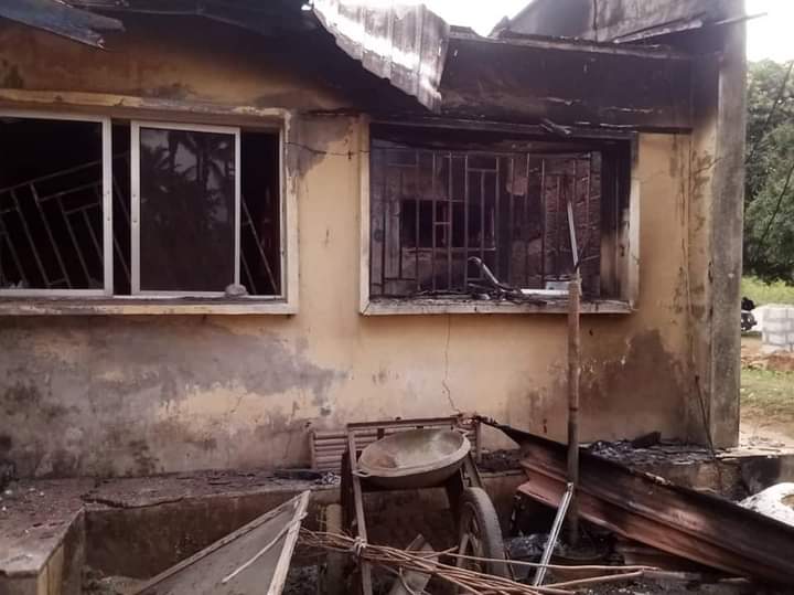Essien Udim: Pandemonium as armed ‘hoodlums’ set police station ablaze