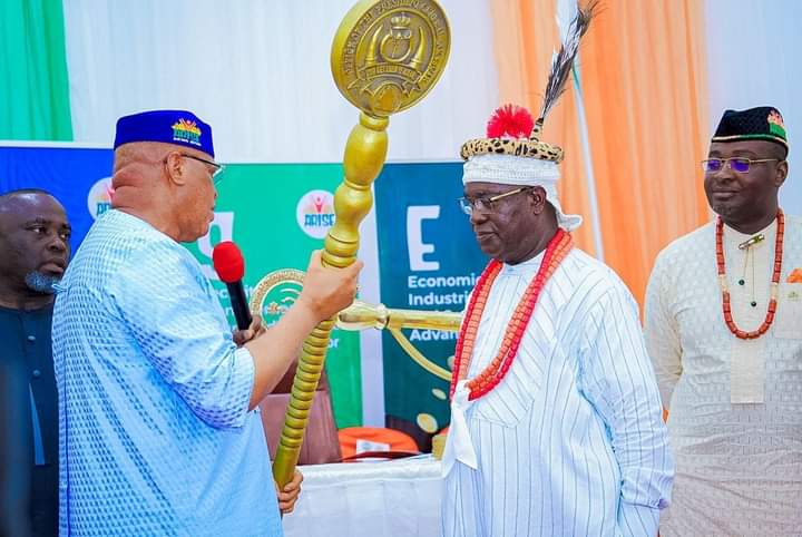 Akwa Ibom State Traditional Rulers’ Council Law: Facts and Fiction 3 • • Governor Umo Eno (L) presenting the Staff of Office to the Oku Ibom Ibibio– His Eminence, Ntenyin Solomon D. Etuk (CFR) as the President-General of Akwa Ibom State Supreme Council of Traditional Rulers, shortly after the passage of the law last week