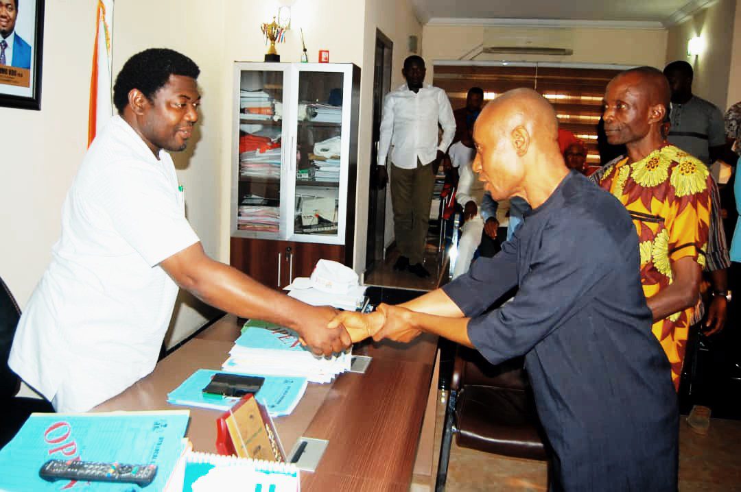 Uyo Chairman inaugurates Akpan Andem Market Traders' Welfare Association 6 • Dr Uwemedimo Udo congratulating Mr Patrick Okon Mendie, Chairman of the Akpan Andem Market Traders Welfare Association, shortly after the inauguration ceremony
