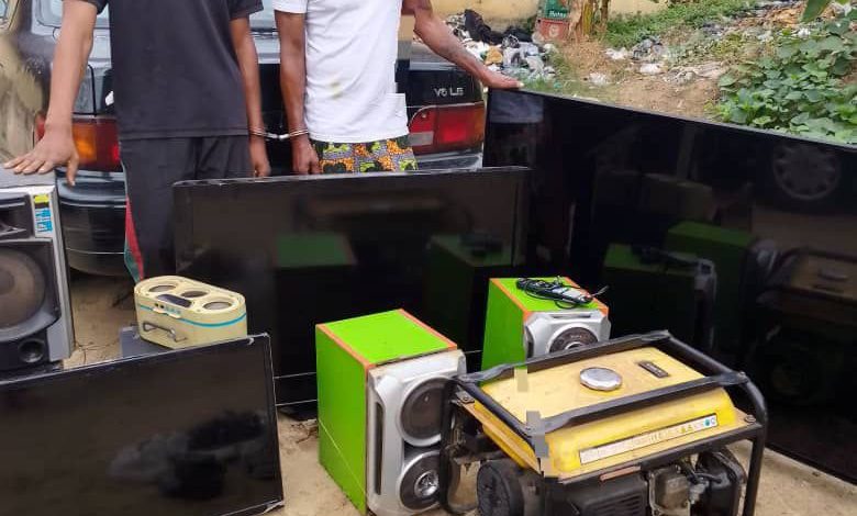 Police in Akwa Ibom arrest suspected burglars, recover stolen goods
