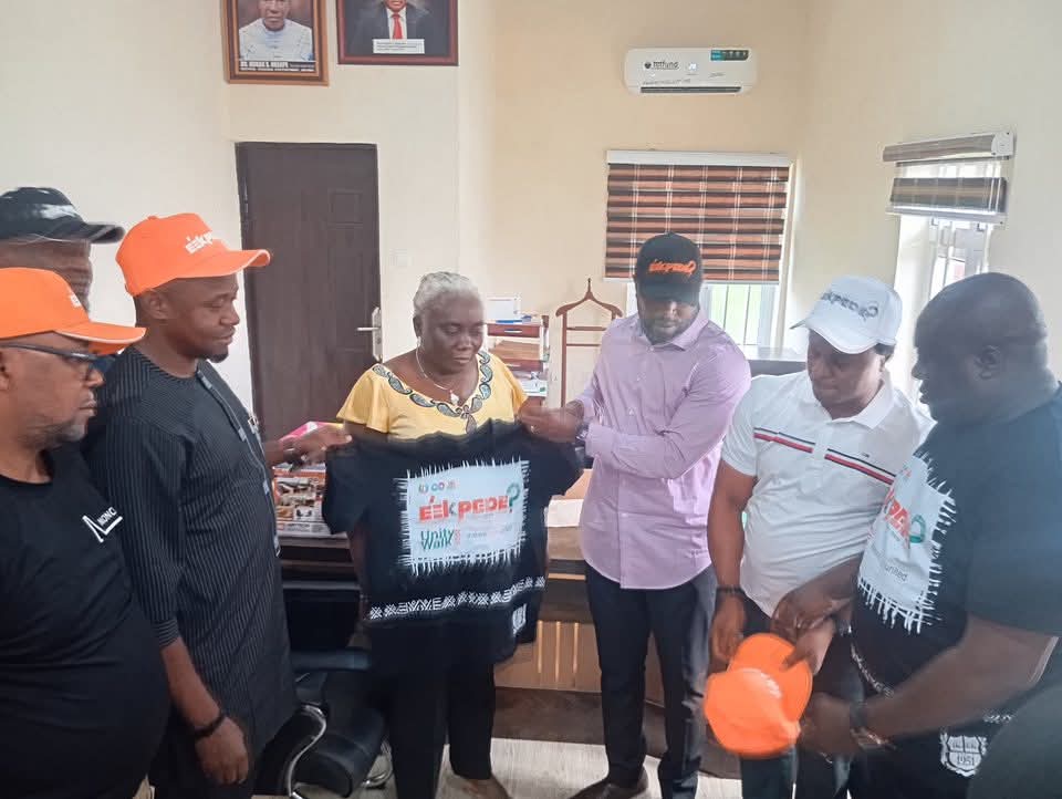 • Mrs. Essien receiving E’Ekpede branded materials from the group 