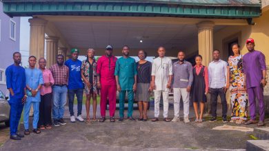 • NUJ Chairman, Comrade Nsibiet John (middle), along with members of the State Working Committee (SWC) of the Union, with NANS leaders shortly after the courtesy visit to the State Council by NANS South South last Friday. Photo: Etebong Harry