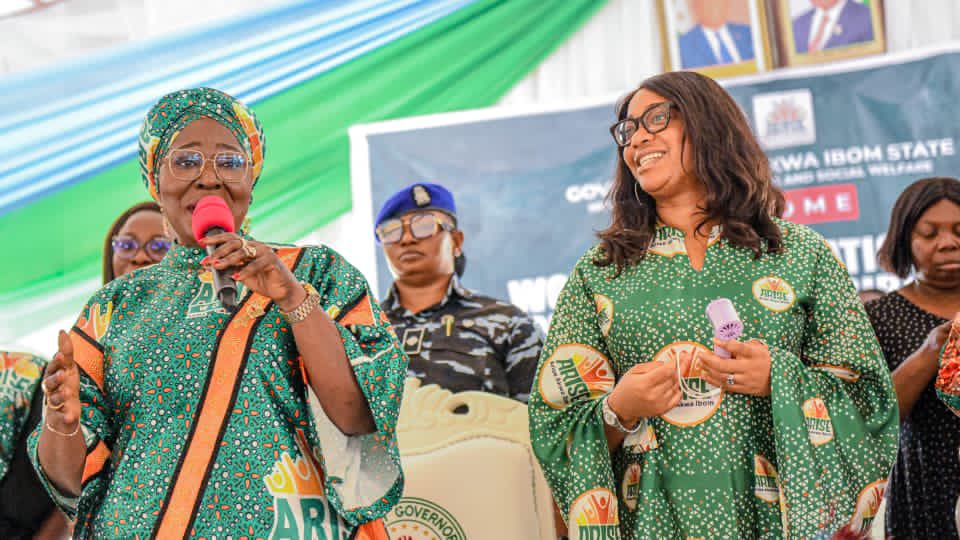 • Deputy Governor Akon Eyakenyi (L) & Lady Helen Eno-Obareki