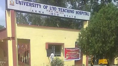 Chaos erupts in Uyo as doctors begin strike after EFCC raid at UUTH