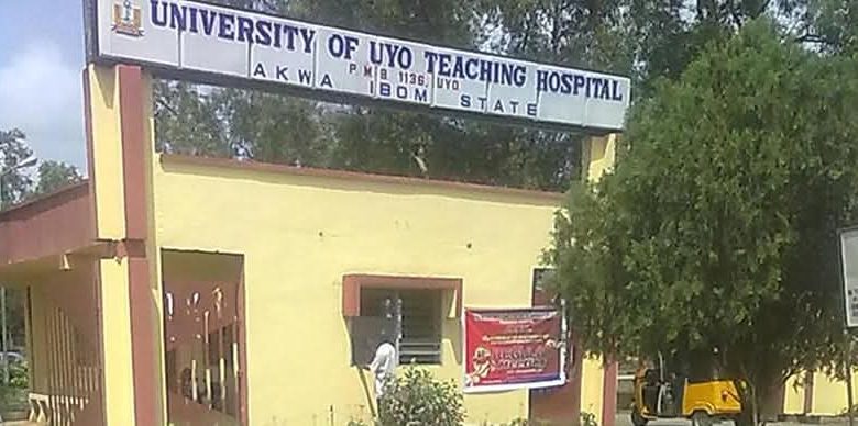 Chaos erupts in Uyo as doctors begin strike after EFCC raid at UUTH