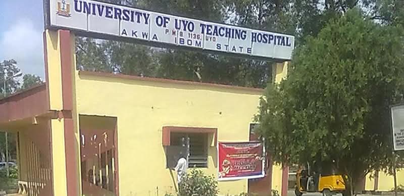 Chaos erupts in Uyo as doctors begin strike after EFCC raid at UUTH