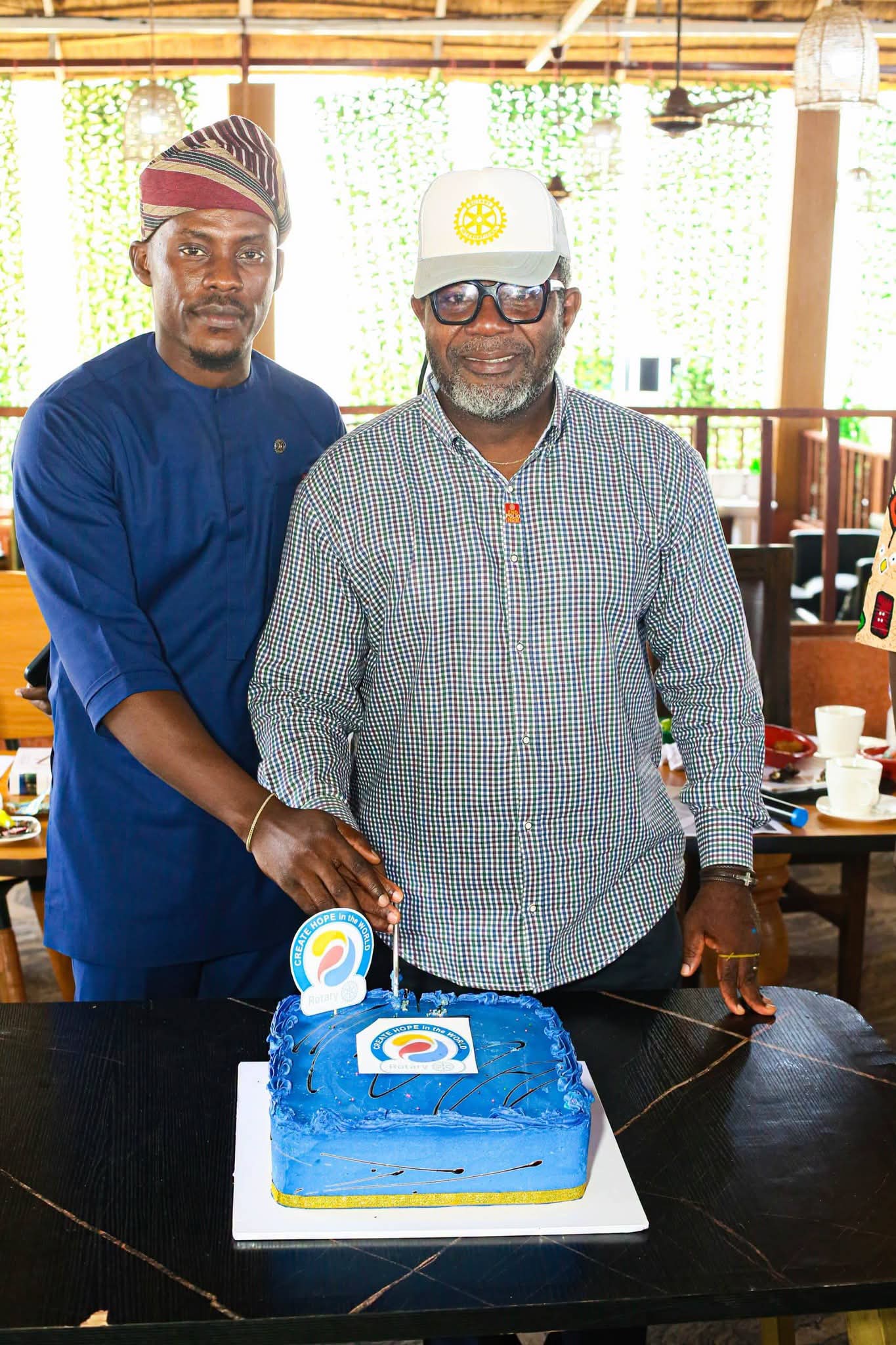 CREATE HOPE team of Rotary District 9142 donates N1m in business support to 10 indigent people in Enugu 11 CREATE HOPE team of Rotary District 9142 donates N1m in business support to 10 indigent people in Enugu